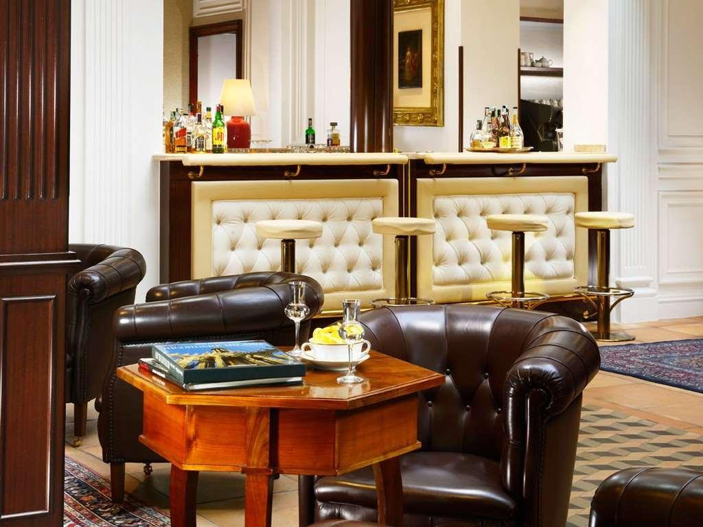 Hotel Pierre Milano Exterior foto The bar at the St. Regis