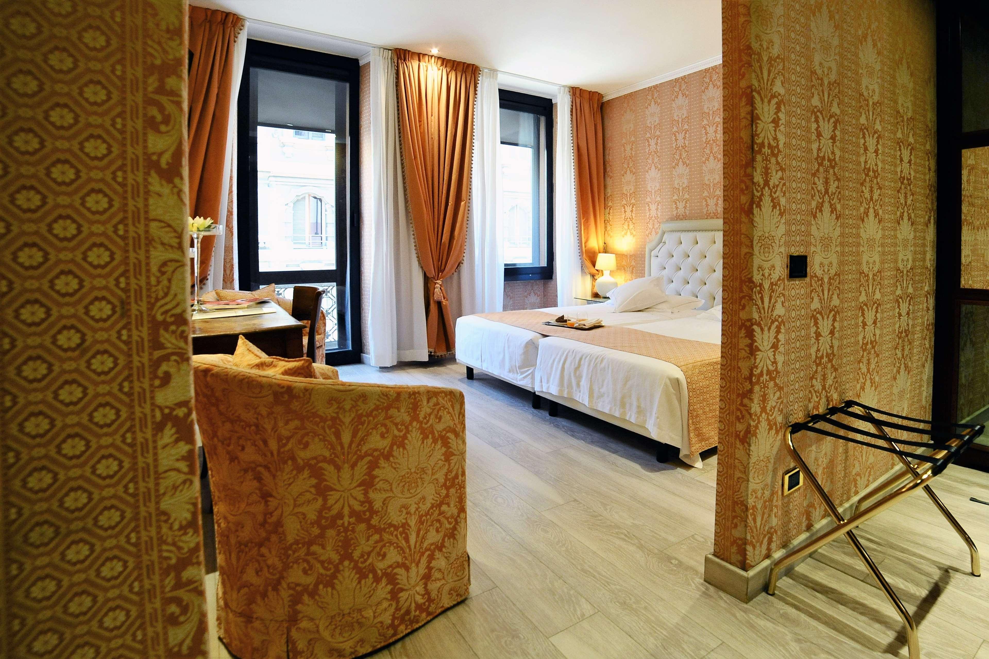 Hotel Pierre Milano Exterior foto A room at the hotel
