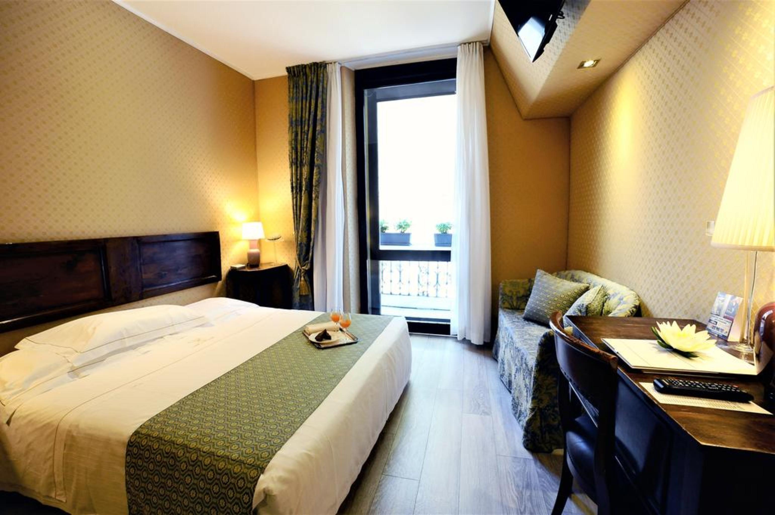 Hotel Pierre Milano Exterior foto A room at the hotel