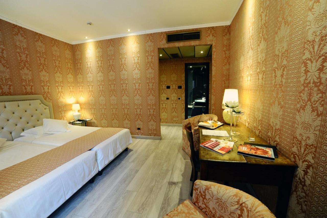 Hotel Pierre Milano Exterior foto A room at the hotel