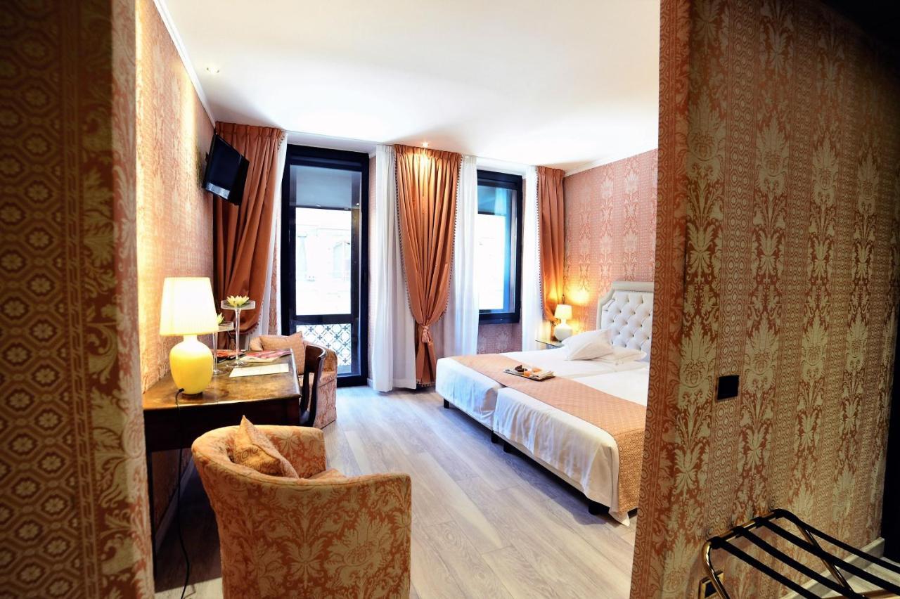 Hotel Pierre Milano Exterior foto A room at the hotel