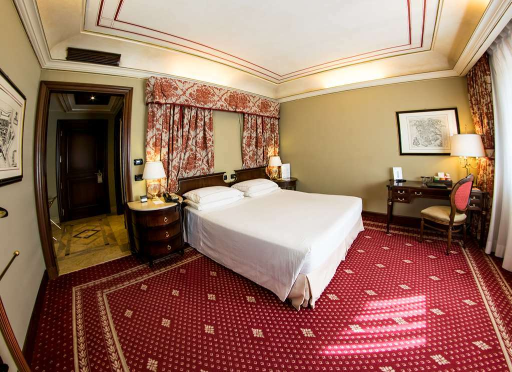 Hotel Pierre Milano Habitación foto A room at the hotel
